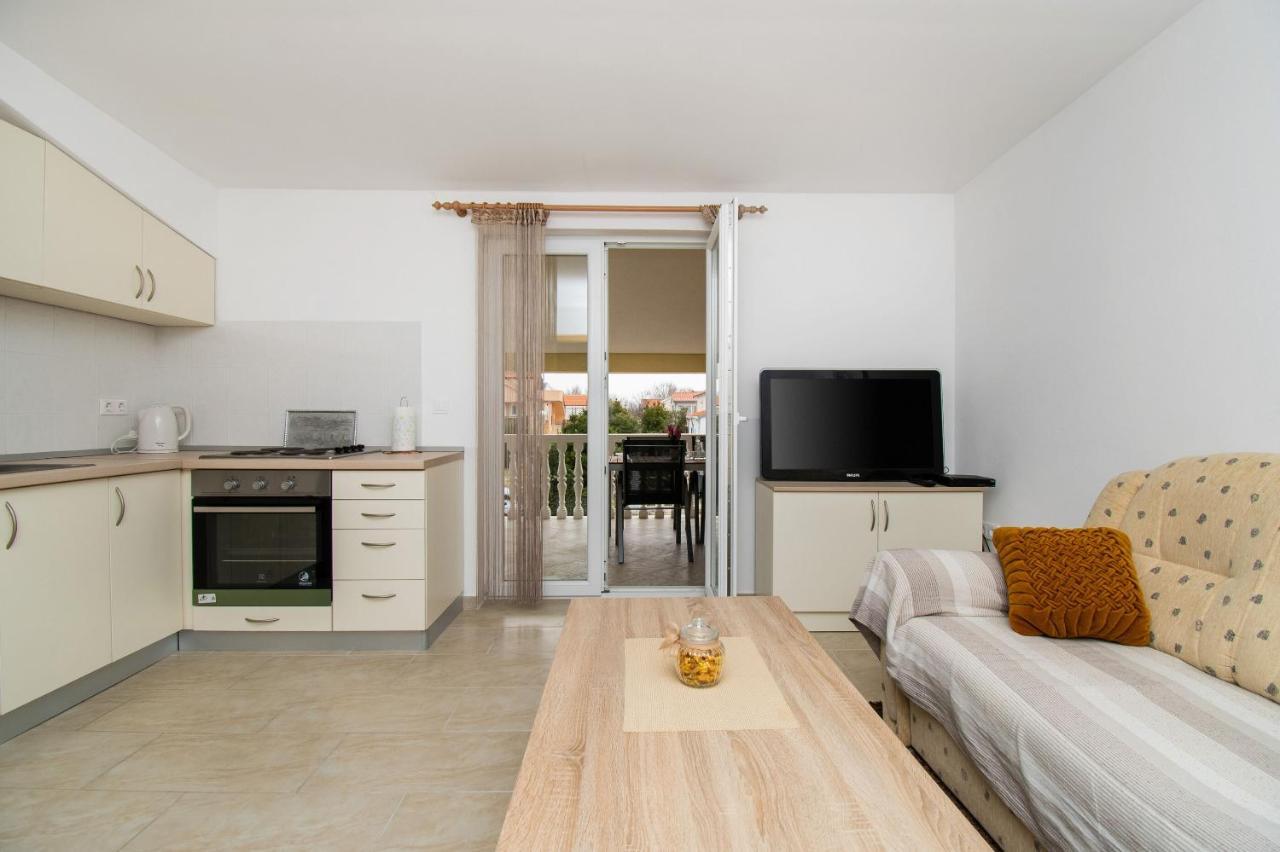 Apartment Tommy Привлака Екстериор снимка