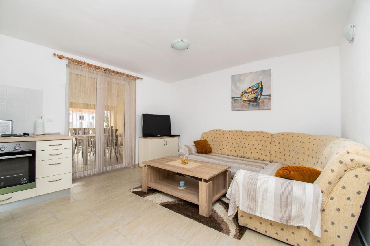 Apartment Tommy Привлака Екстериор снимка