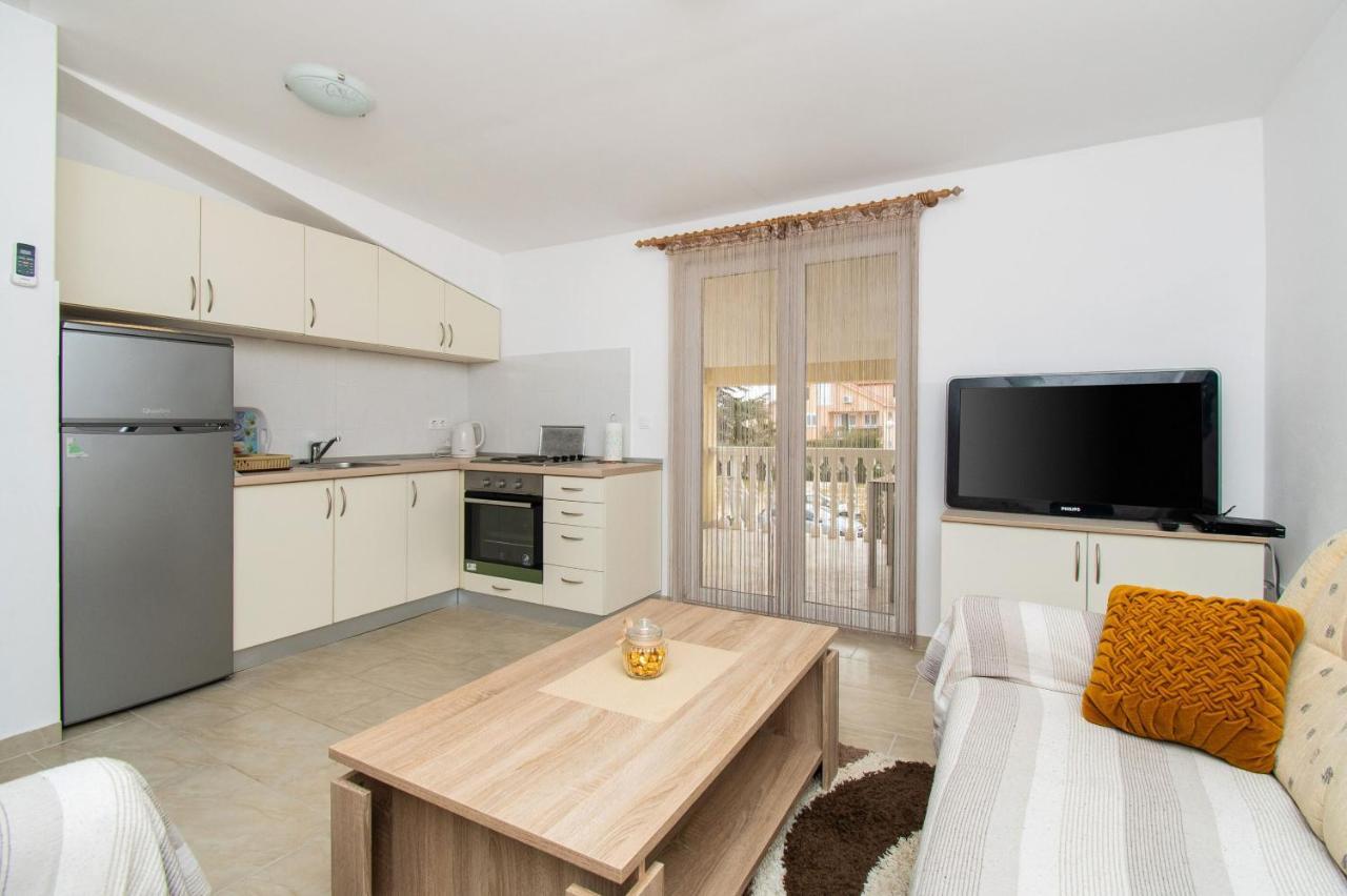 Apartment Tommy Привлака Екстериор снимка