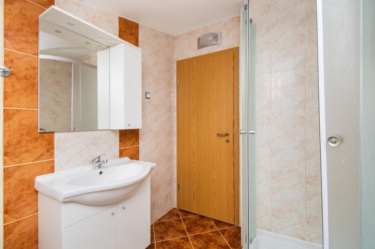 Apartment Tommy Привлака Екстериор снимка
